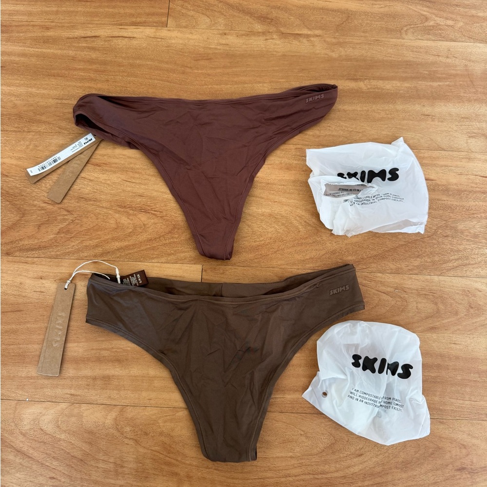 NWT skims thongs